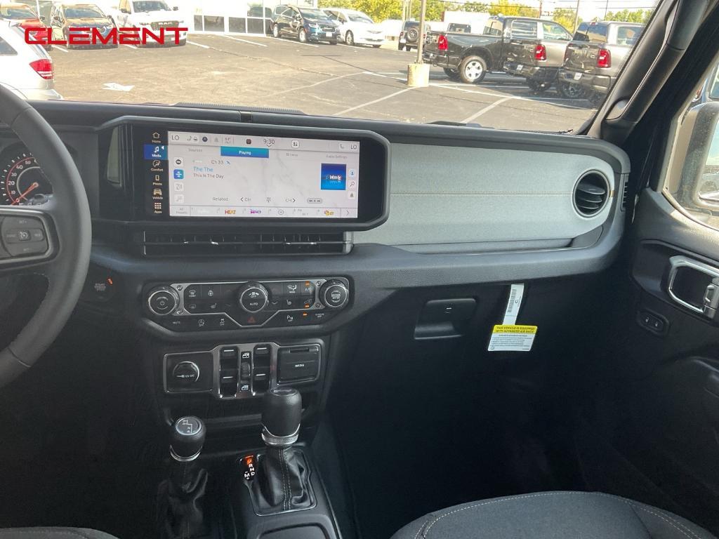 new 2025 Jeep Wrangler car, priced at $43,288