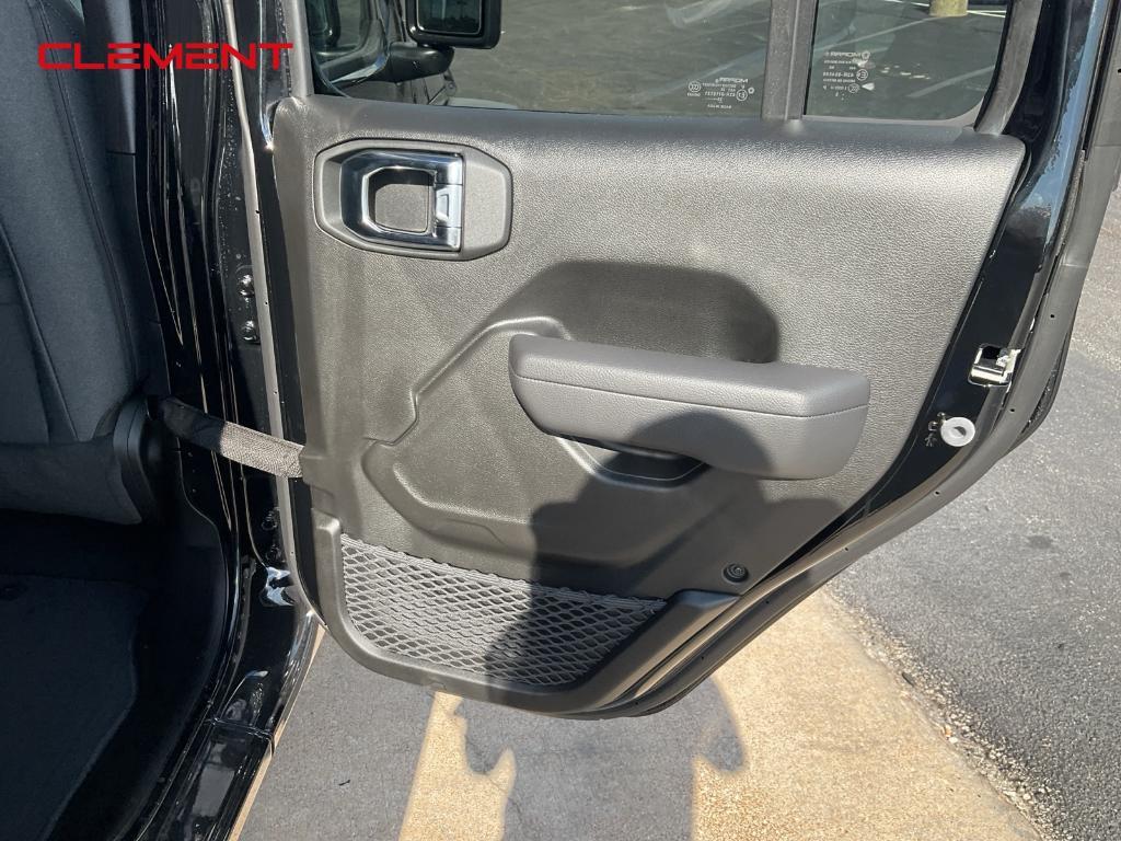 new 2025 Jeep Wrangler car, priced at $43,288