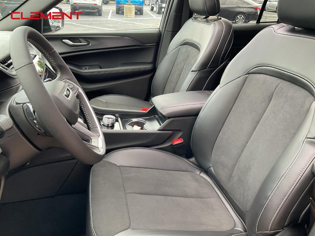new 2025 Jeep Grand Cherokee car, priced at $38,558