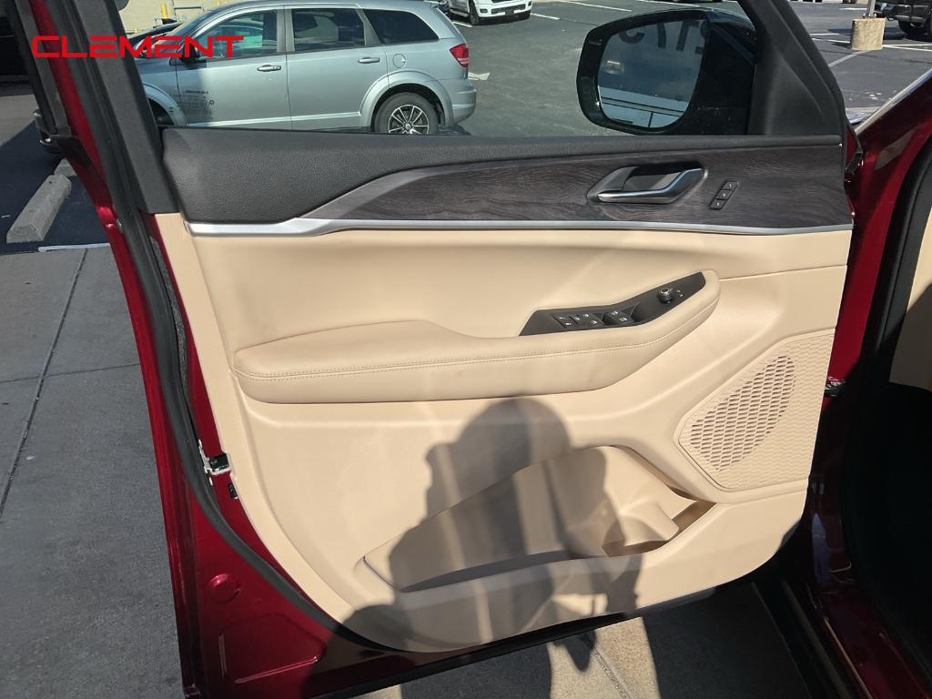 new 2025 Jeep Grand Cherokee car, priced at $40,270