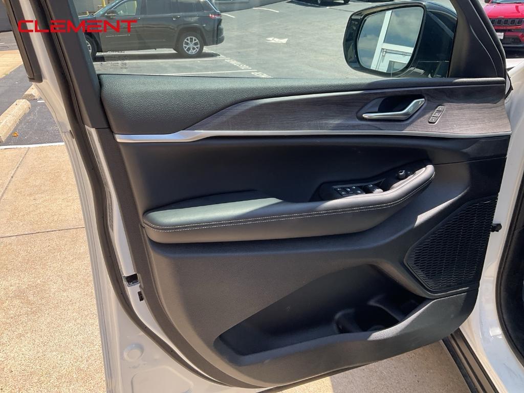 new 2025 Jeep Grand Cherokee L car, priced at $44,144