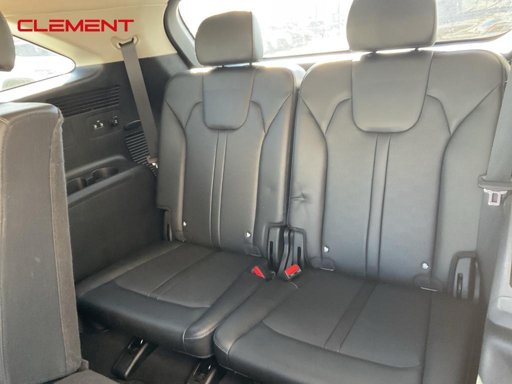 used 2024 Kia Sorento car, priced at $26,600