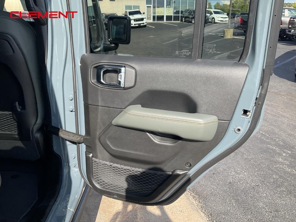 new 2025 Jeep Gladiator car, priced at $57,190