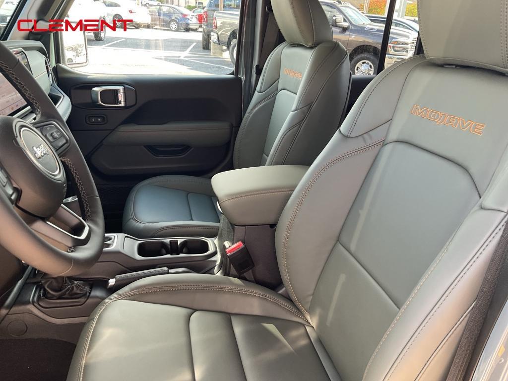 new 2025 Jeep Gladiator car, priced at $57,190