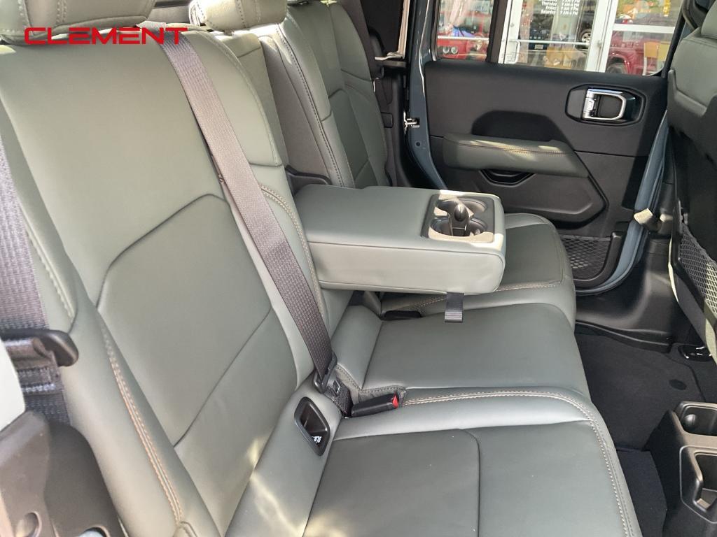 new 2025 Jeep Gladiator car, priced at $57,190