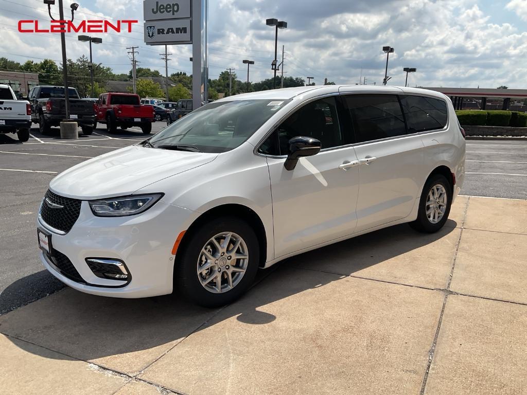 new 2025 Chrysler Pacifica car, priced at $39,317