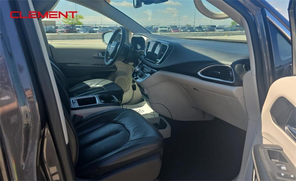 used 2022 Chrysler Pacifica car, priced at $22,000