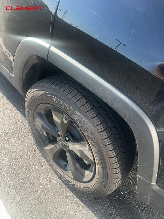 used 2021 Jeep Cherokee car, priced at $22,571