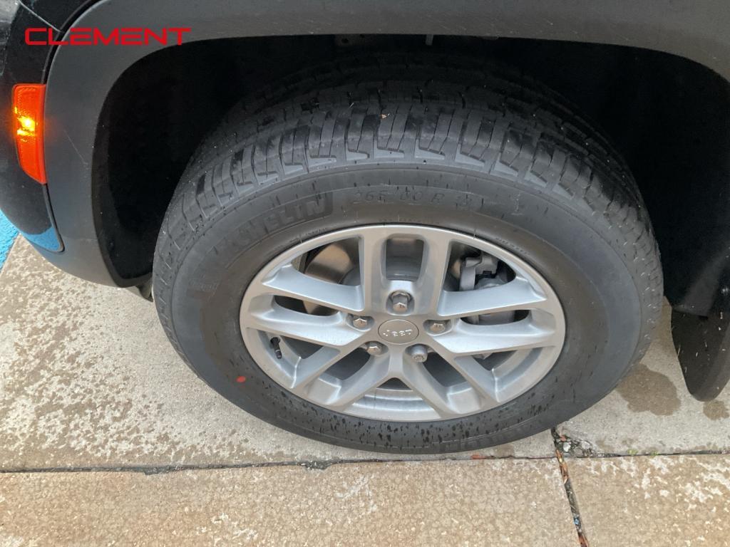 new 2025 Jeep Grand Cherokee car, priced at $37,054