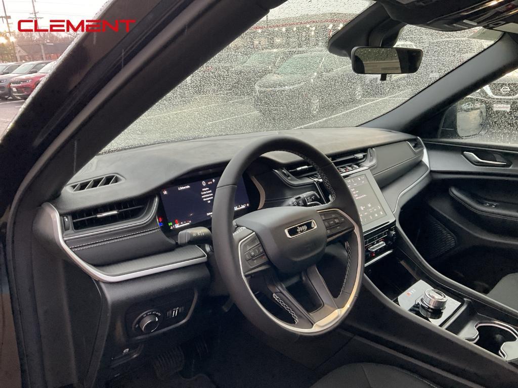 new 2025 Jeep Grand Cherokee car, priced at $37,054