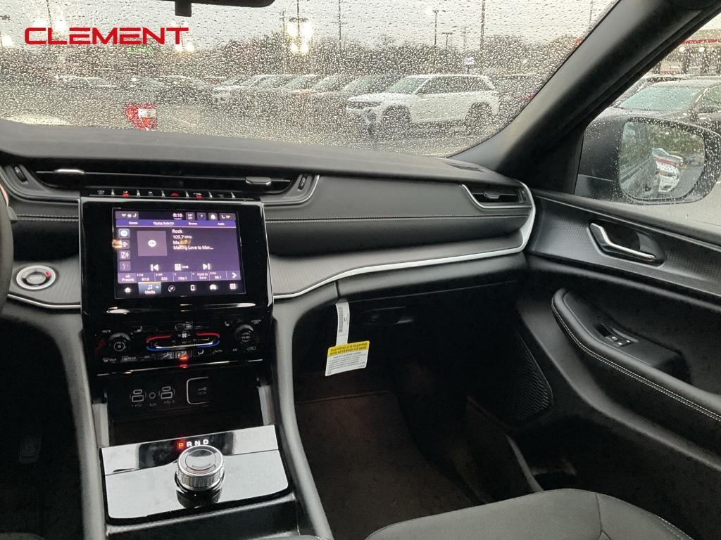 new 2025 Jeep Grand Cherokee car, priced at $37,054