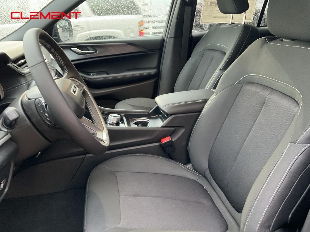 new 2025 Jeep Grand Cherokee car, priced at $37,054