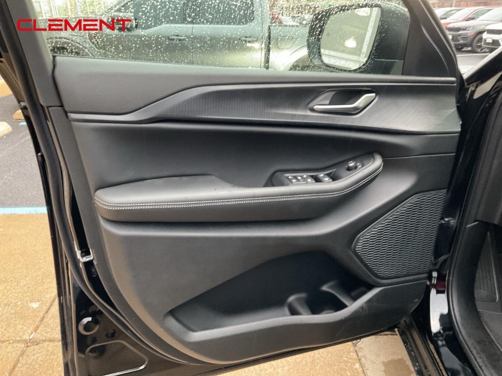 new 2025 Jeep Grand Cherokee car, priced at $37,054