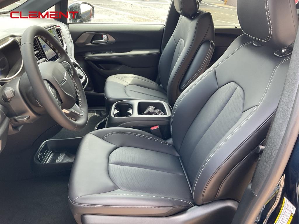 new 2025 Chrysler Pacifica car, priced at $39,439