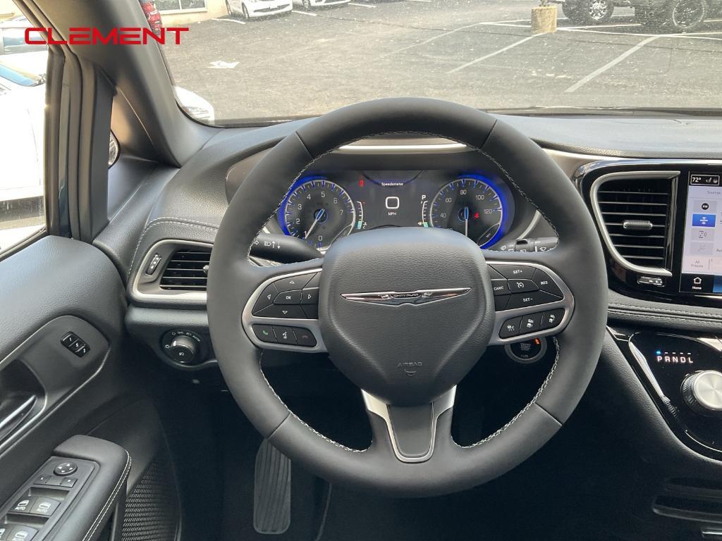 new 2025 Chrysler Pacifica car, priced at $39,439