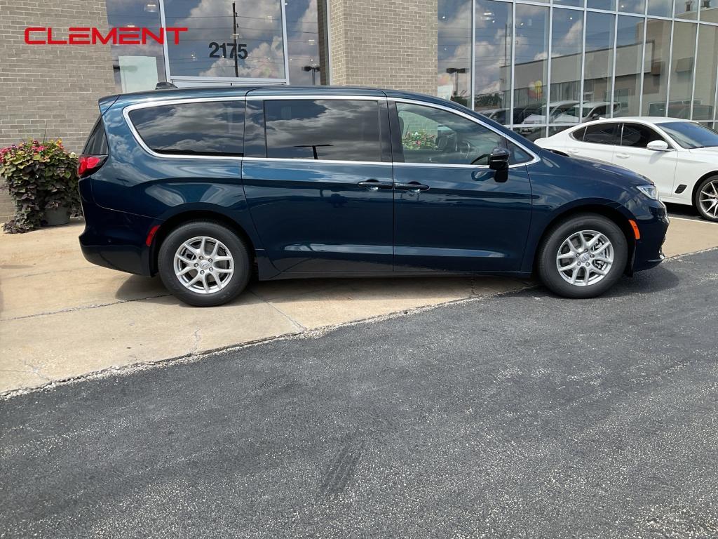 new 2025 Chrysler Pacifica car, priced at $39,439