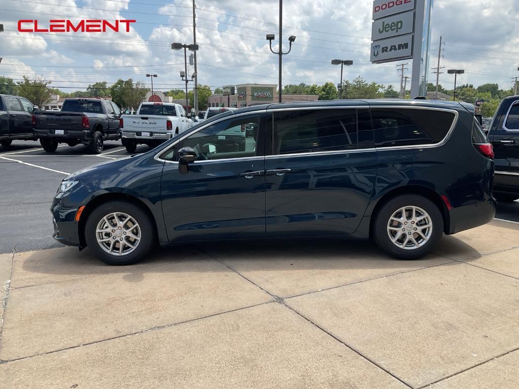 new 2025 Chrysler Pacifica car, priced at $39,439