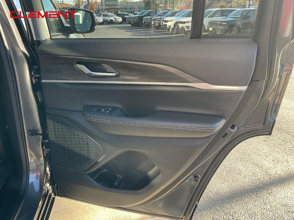 new 2025 Jeep Grand Cherokee car, priced at $44,744