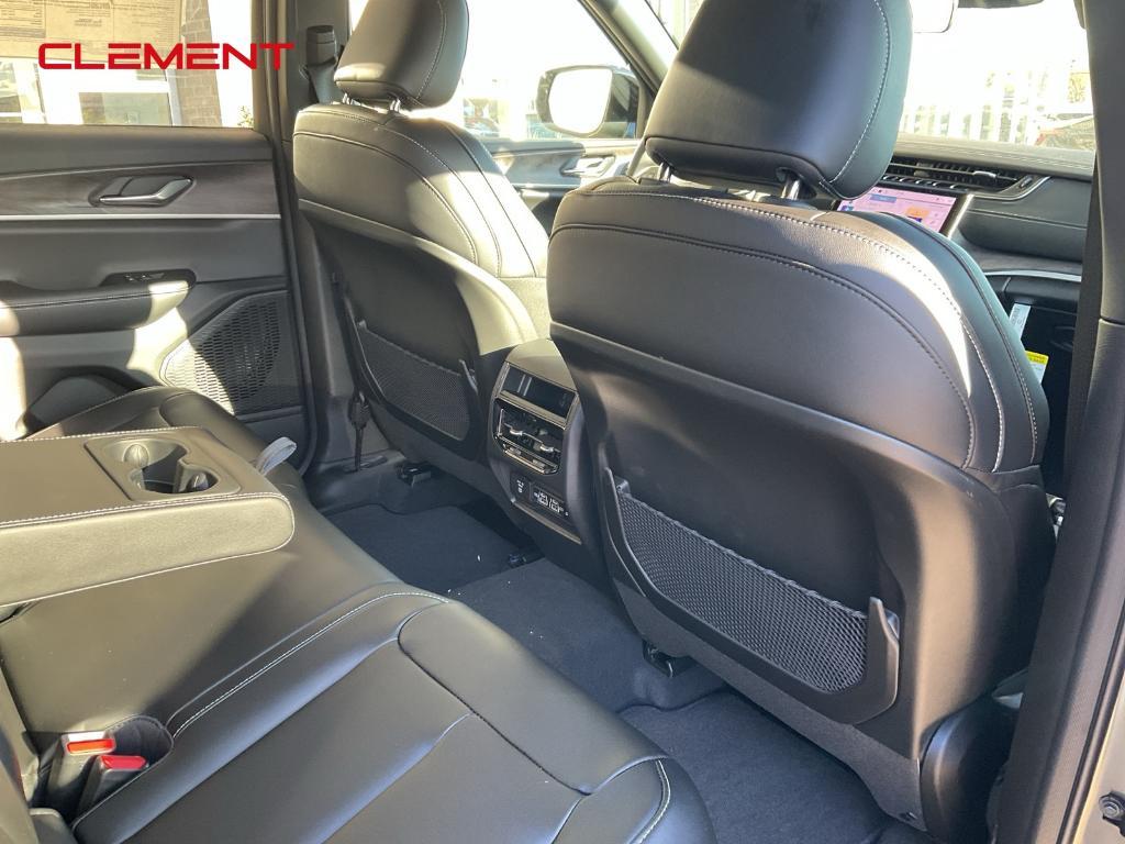 new 2025 Jeep Grand Cherokee car, priced at $44,744