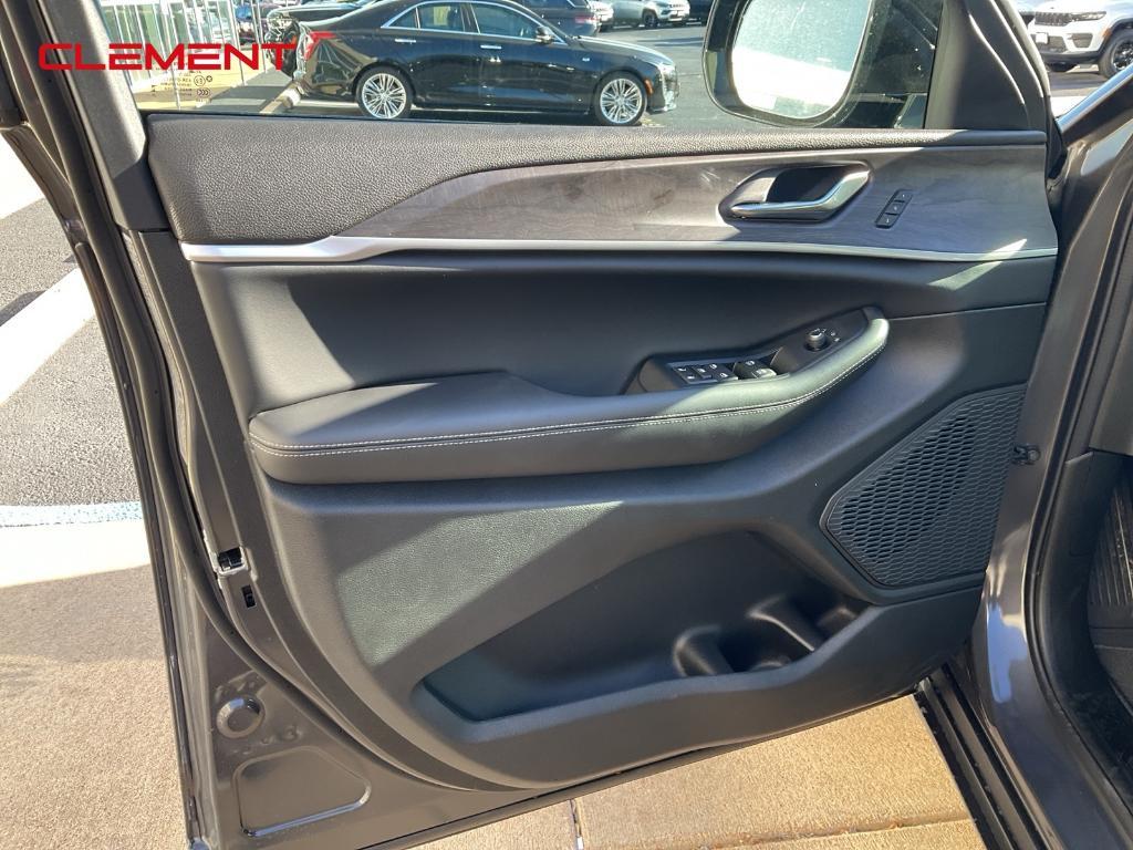 new 2025 Jeep Grand Cherokee car, priced at $44,744