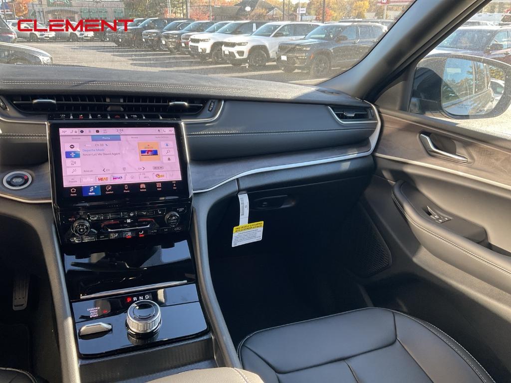 new 2025 Jeep Grand Cherokee car, priced at $44,744