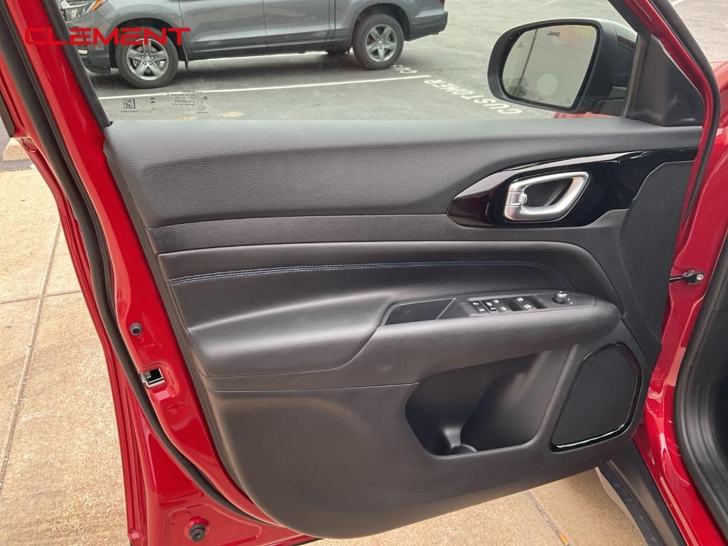 new 2025 Jeep Compass car, priced at $30,958