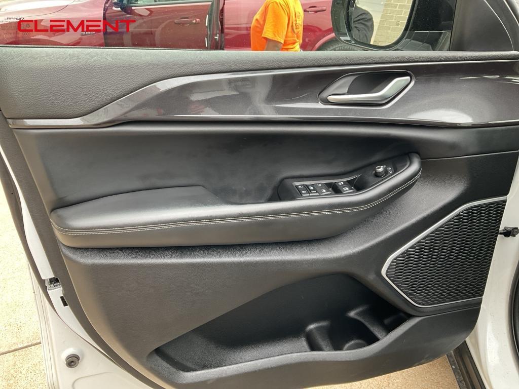 used 2022 Jeep Grand Cherokee car, priced at $32,594