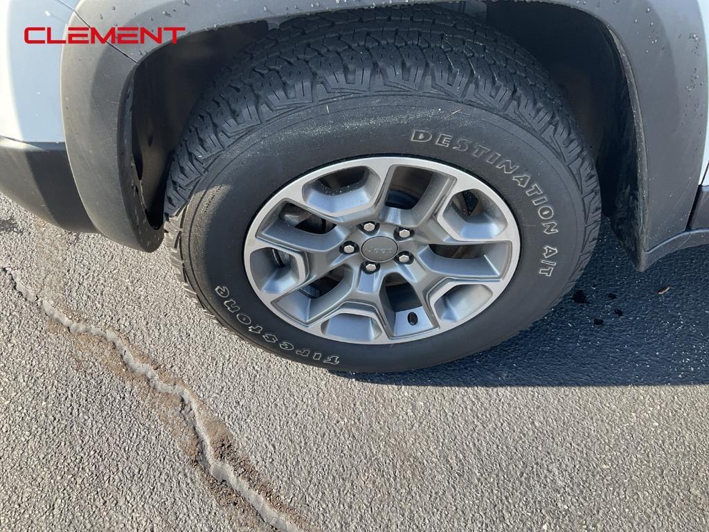 used 2021 Jeep Cherokee car, priced at $24,830