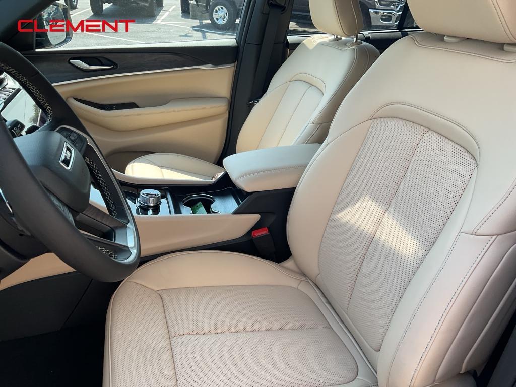 new 2025 Jeep Grand Cherokee car, priced at $48,432