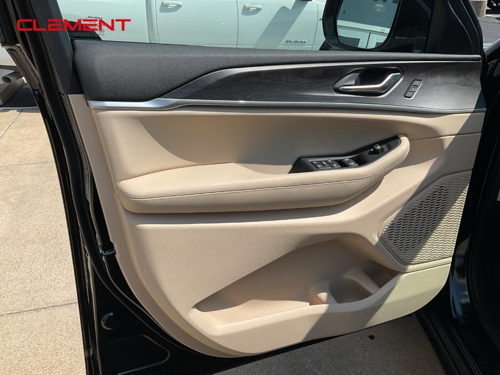 new 2025 Jeep Grand Cherokee car, priced at $48,432