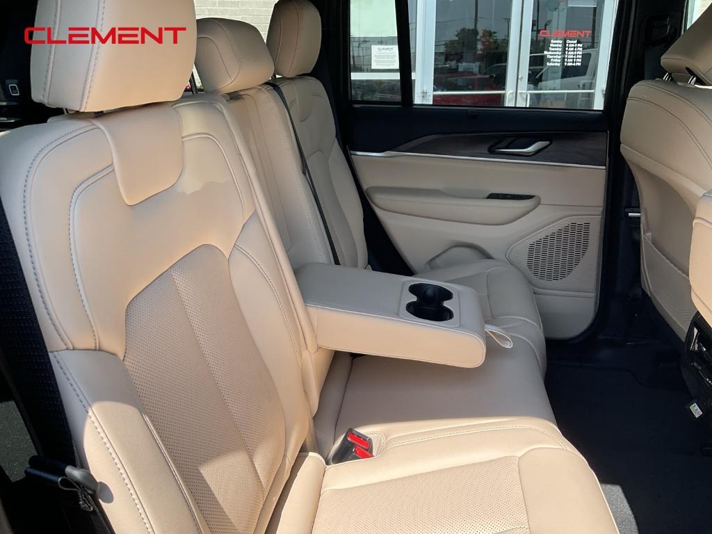 new 2025 Jeep Grand Cherokee car, priced at $48,432