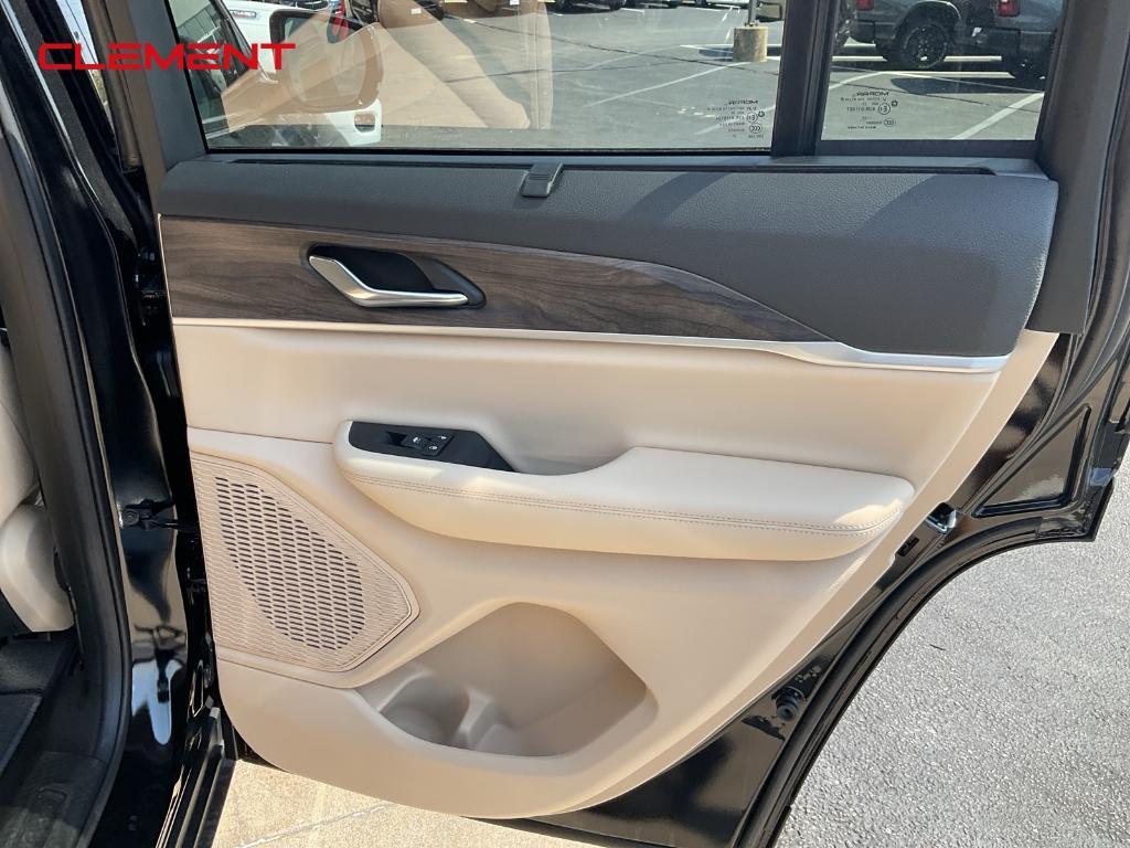 new 2025 Jeep Grand Cherokee car, priced at $48,432