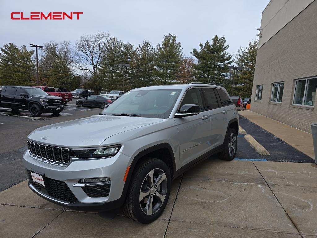 new 2025 Jeep Grand Cherokee car, priced at $43,569