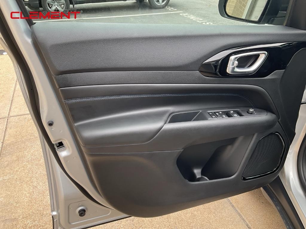 new 2025 Jeep Compass car, priced at $30,958