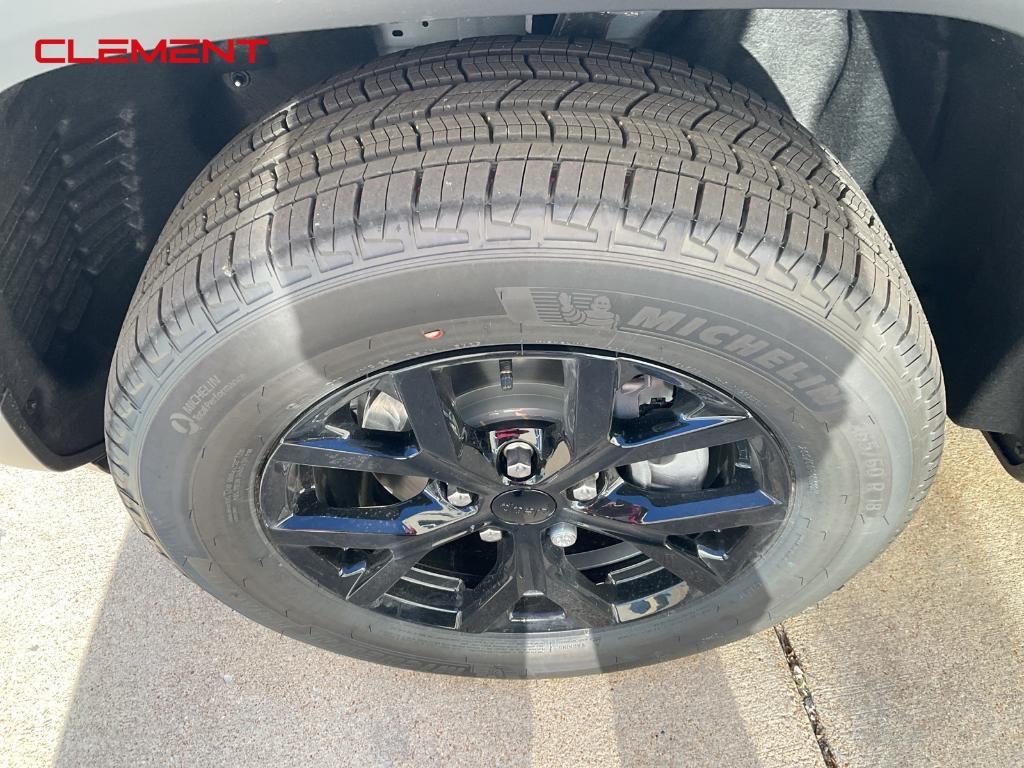 new 2025 Jeep Grand Cherokee car, priced at $38,437