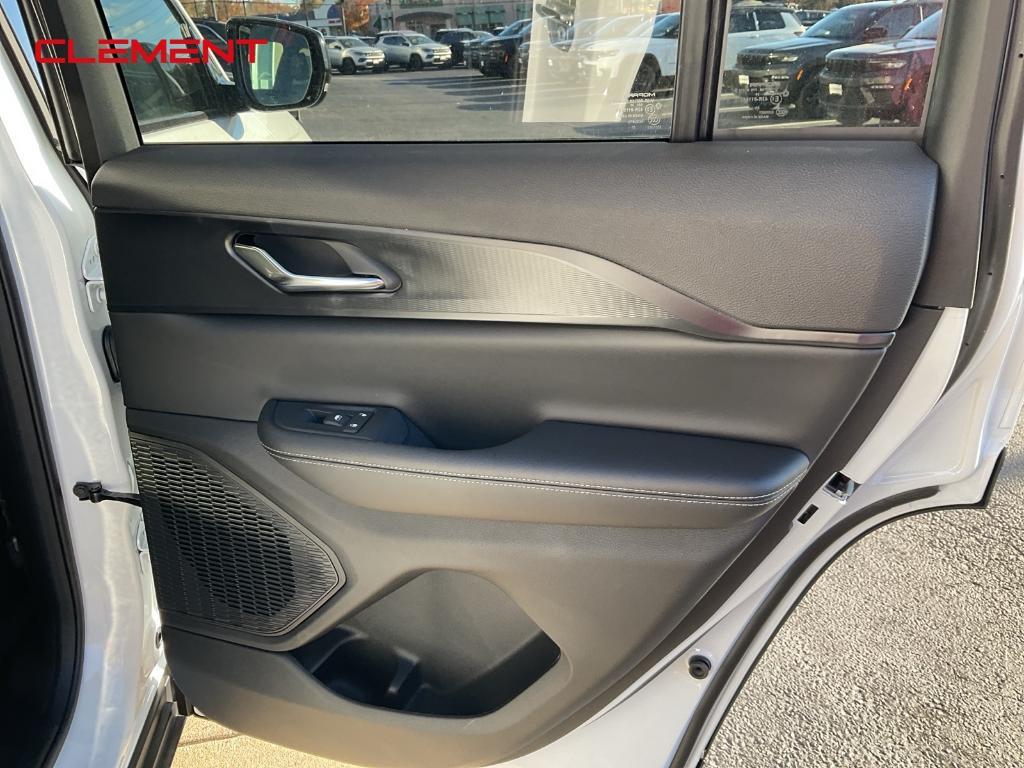 new 2025 Jeep Grand Cherokee car, priced at $38,437