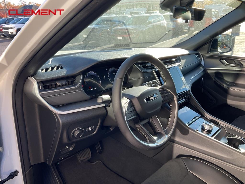 new 2025 Jeep Grand Cherokee car, priced at $38,437