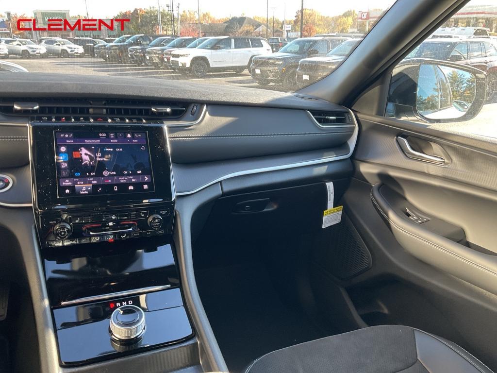 new 2025 Jeep Grand Cherokee car, priced at $38,437