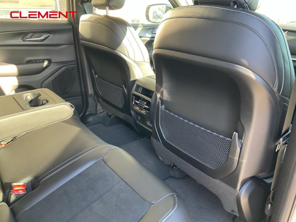 new 2025 Jeep Grand Cherokee car, priced at $38,437