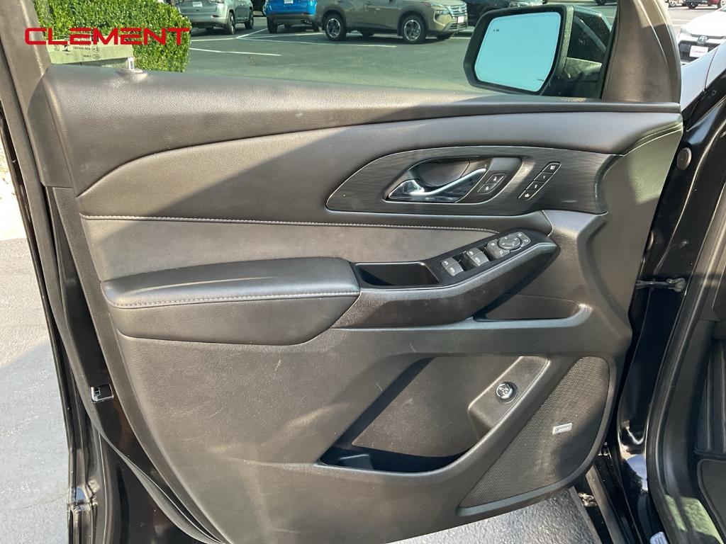 used 2023 Chevrolet Traverse car, priced at $36,600