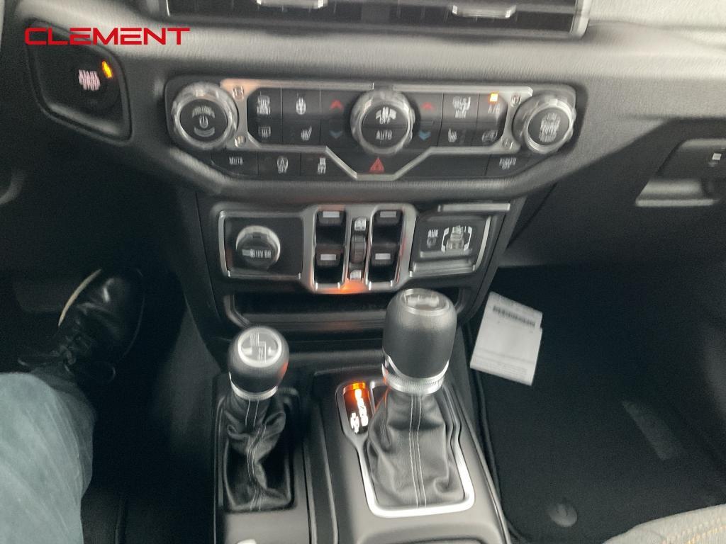 new 2025 Jeep Wrangler car, priced at $43,013