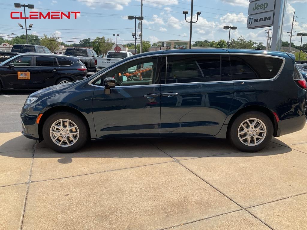 new 2025 Chrysler Pacifica car, priced at $38,287