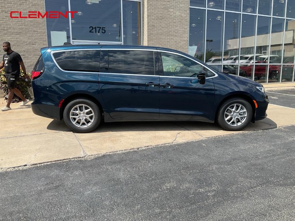 new 2025 Chrysler Pacifica car, priced at $38,287