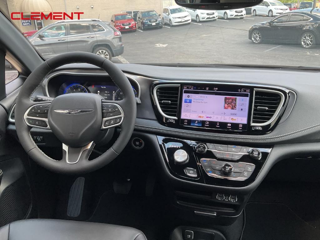 new 2025 Chrysler Pacifica car, priced at $38,287