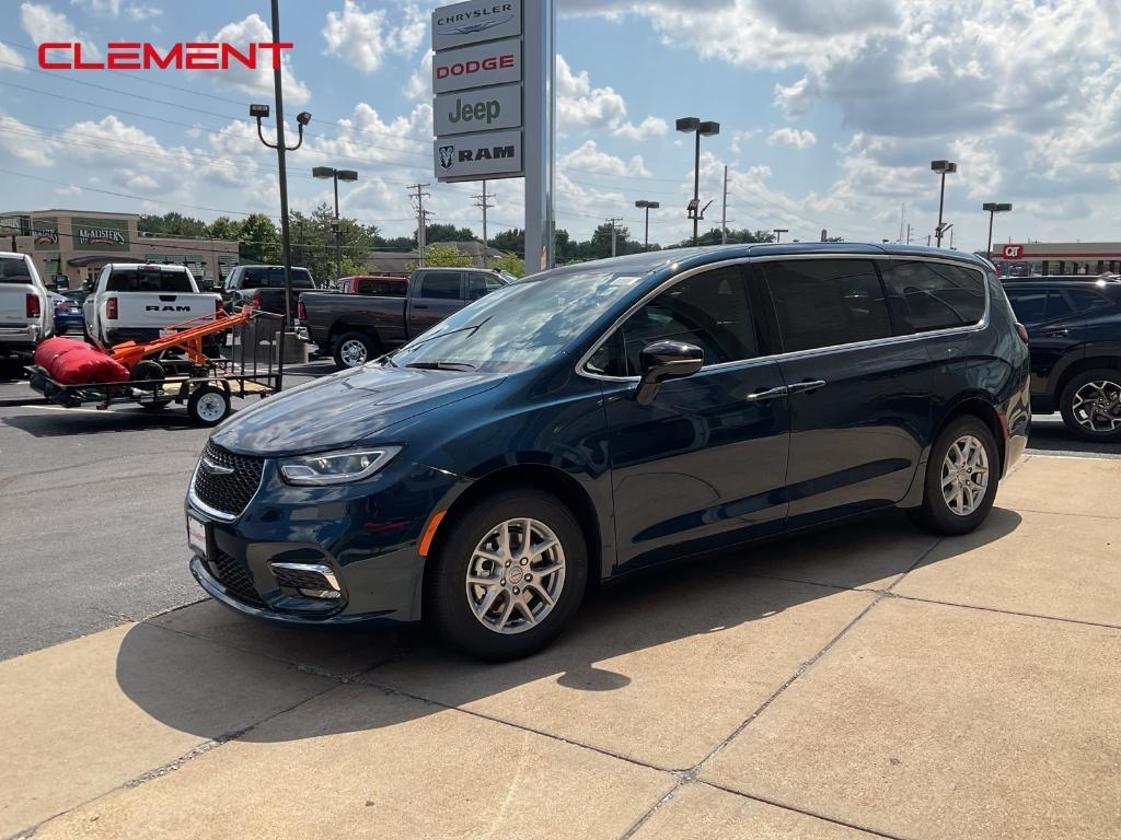 new 2025 Chrysler Pacifica car, priced at $38,595