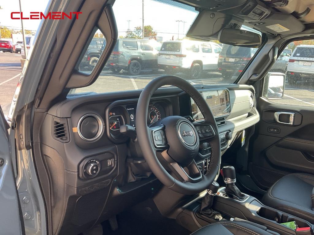 new 2025 Jeep Gladiator car, priced at $47,230