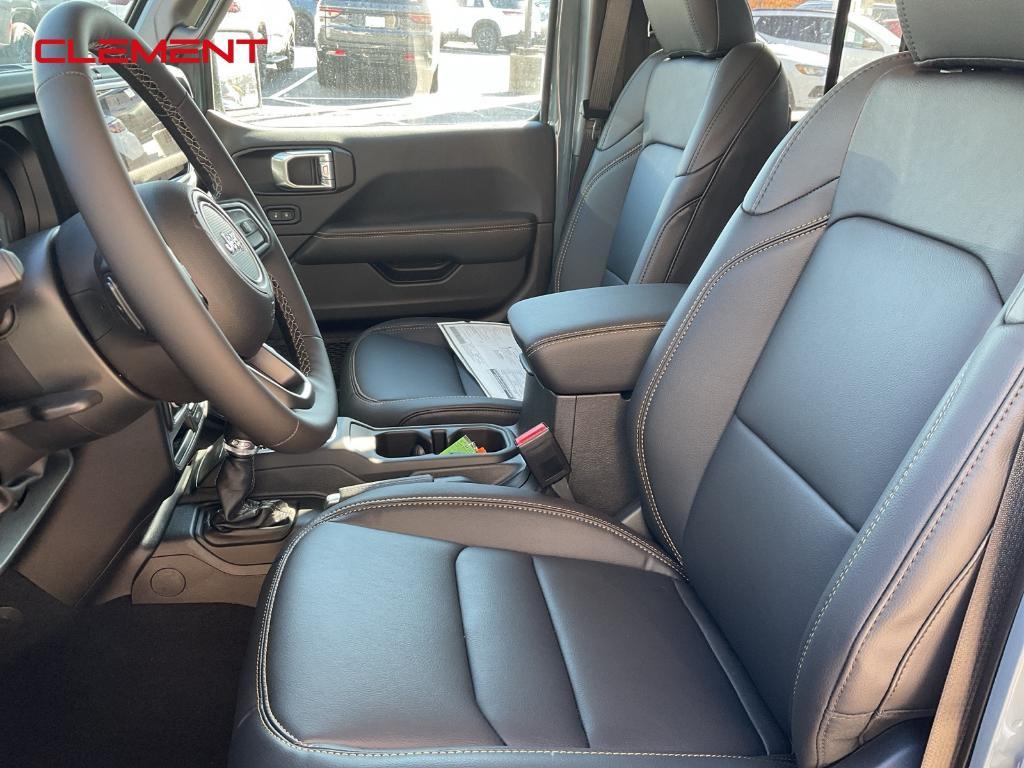 new 2025 Jeep Gladiator car, priced at $47,230