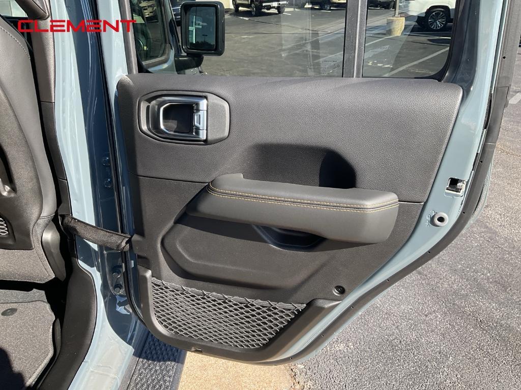 new 2025 Jeep Gladiator car, priced at $47,230