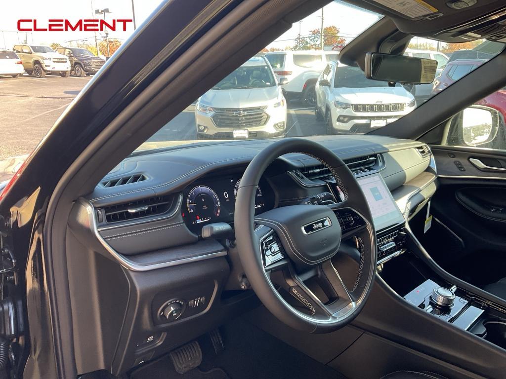 new 2025 Jeep Grand Cherokee car, priced at $54,870