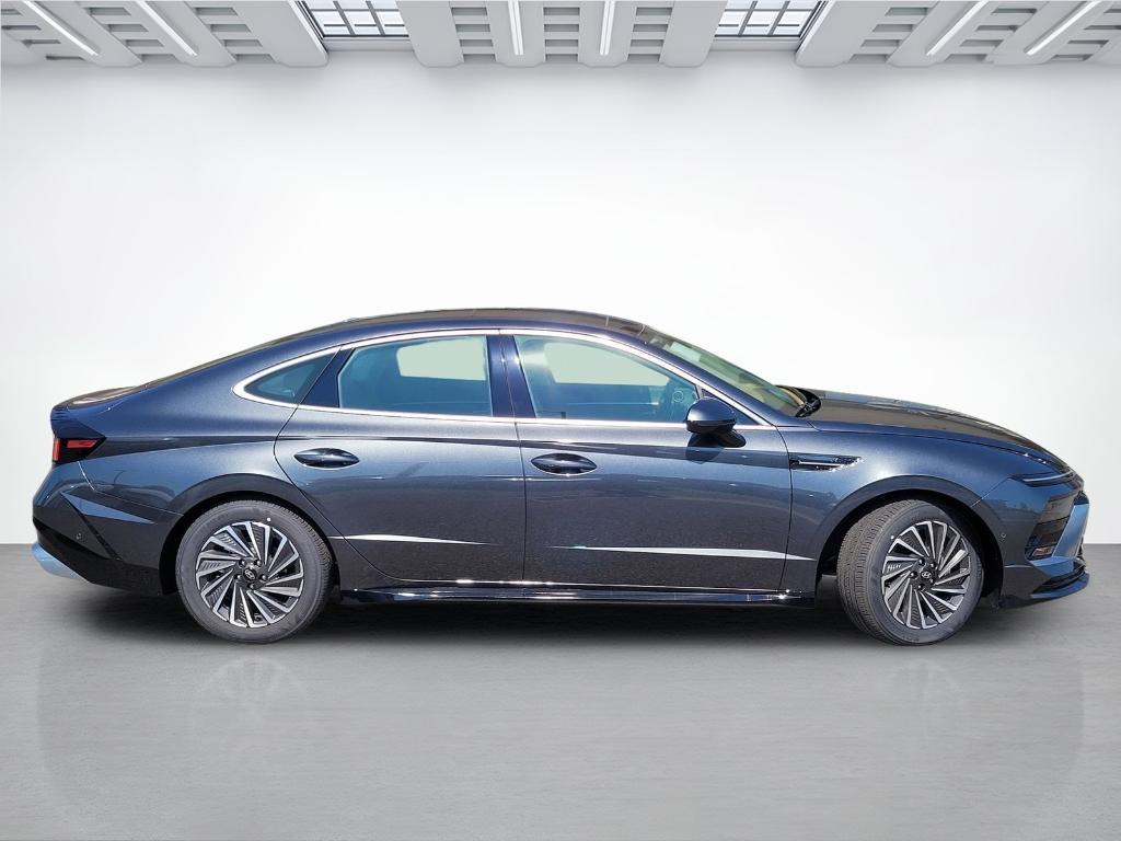 new 2025 Hyundai Sonata Hybrid car, priced at $35,759